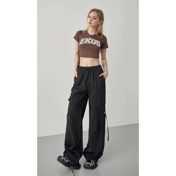 Stylish Women’s Quick-Dry Cargo Pants with Drawstrings - Perfect for Outdoors - Picture 3 of 6